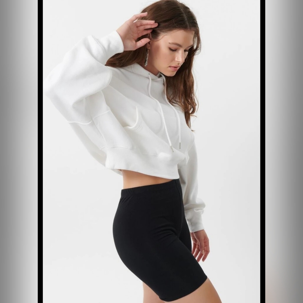 GARAGE Long Sleeve Meg Cropped Hoodie In White. Size XS.